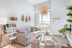 Lightsome apt with balcony in Studio One Tower